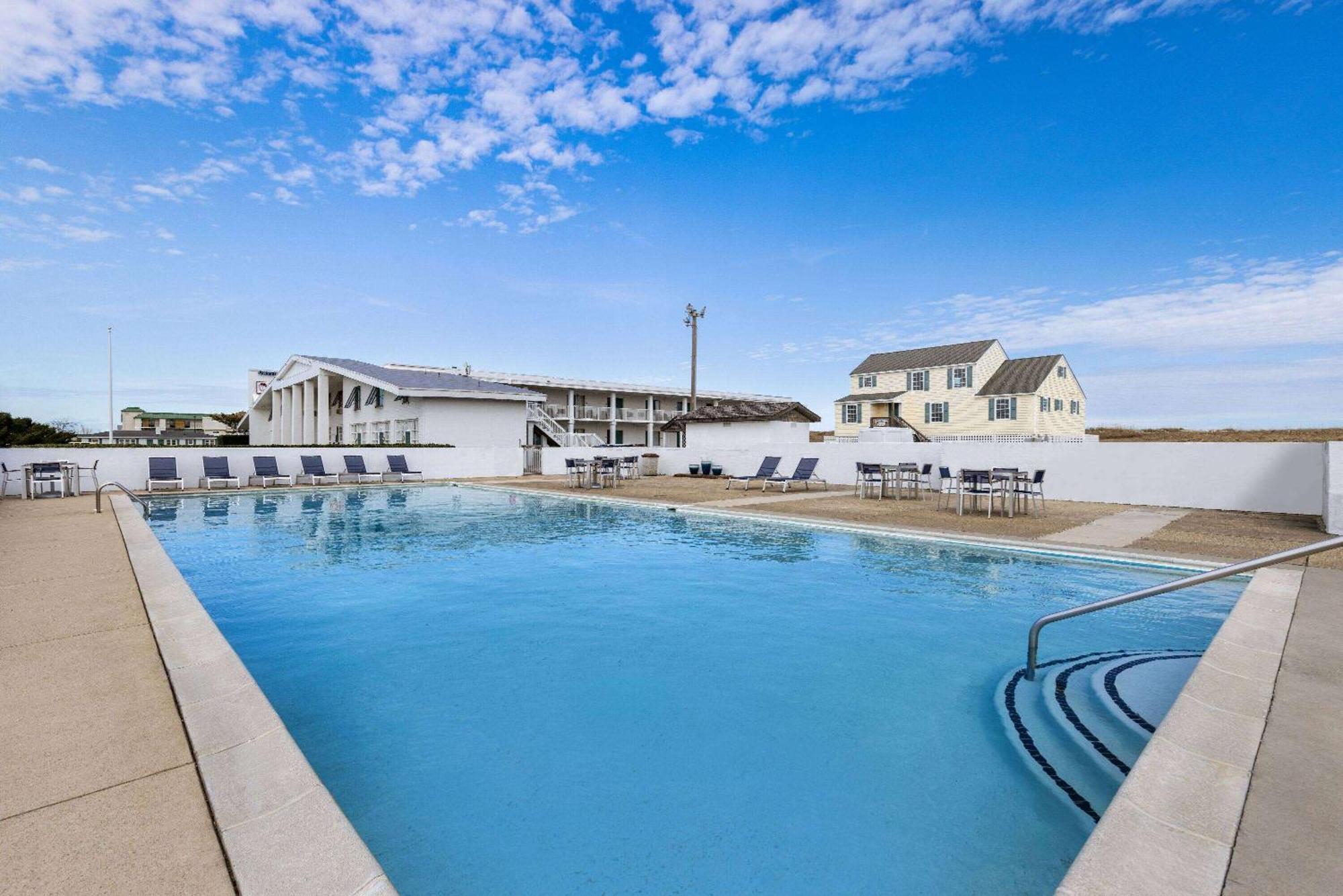 Days Inn By Wyndham Kill Devil Hills Oceanfront - Wilbur Экстерьер фото
