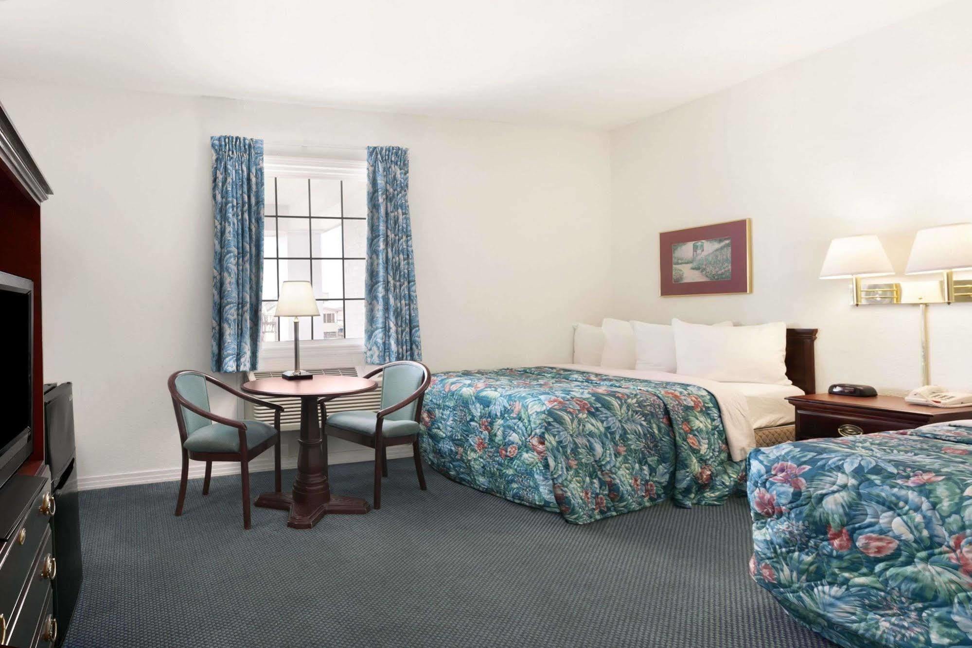Days Inn By Wyndham Kill Devil Hills Oceanfront - Wilbur Экстерьер фото