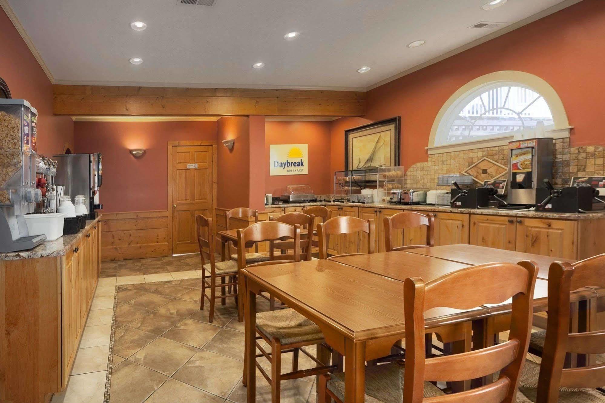 Days Inn By Wyndham Kill Devil Hills Oceanfront - Wilbur Экстерьер фото